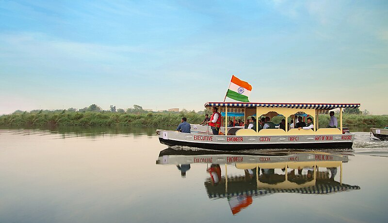 File:An Indian boat moving along the waterway, photographed in Delhi, by Yogabrata Chakraborty, on April 30, 2023.jpg