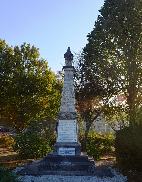 File:Angliers, Charente-Maritime, War Memorial.JPG