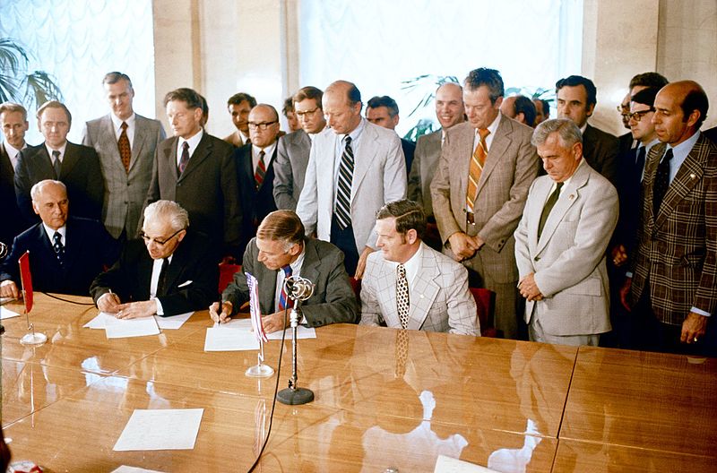 File:Apollo-Soyuz Joint Readiness Review.jpg