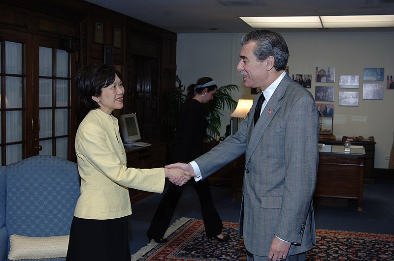 File:Assignment- OS 2006 1201 129) Office of the Secretary (Carlos Gutierrez) - Secretary Gutierrez with Ambassador of Singapore (40 CFD OS 2006 1201 129 DSC 2820.JPG - DPLA - 5c19d8e7deb6dad1438ab0c8f13d3b15.JPG