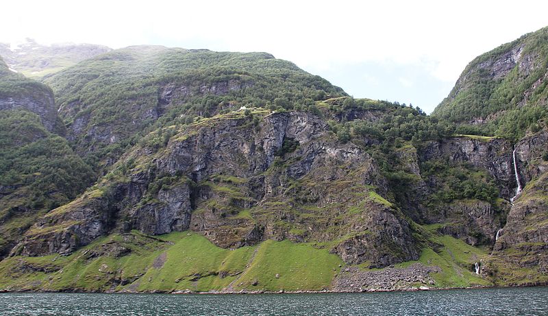 File:Aurland Aurlandsfjorden stigen gaard IMG 6092.jpg