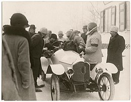 Automobil (21264021124) .jpg