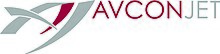 Avcon Jet Logo in hellgrau und dunkelrot, zu Beginn steht ein stilisiertes A und J, danach die Worte Avcon in dunkelrot und Jet in hellgrau