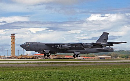 Tập_tin:B-52_Stratofortress_Takeoff.jpg