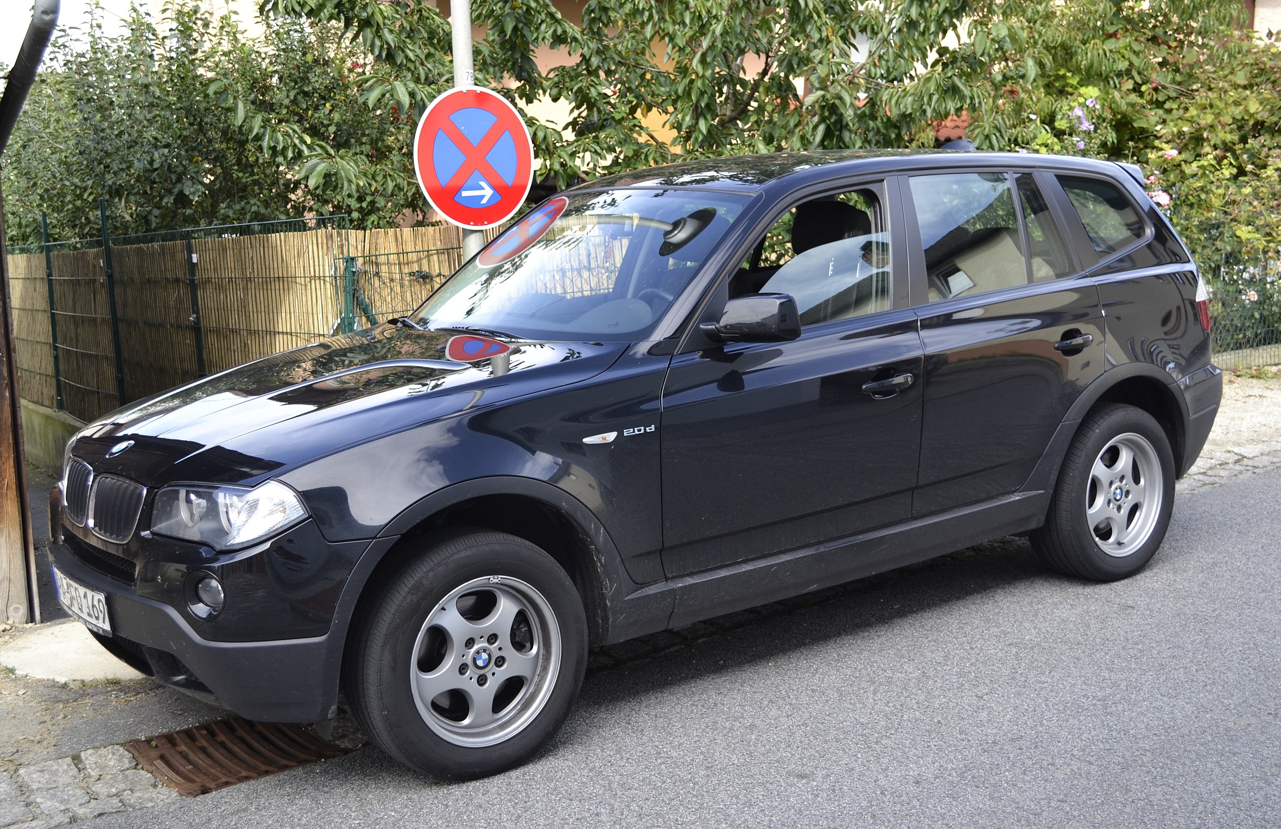 File:BMW X3 E83.JPG - Wikimedia Commons