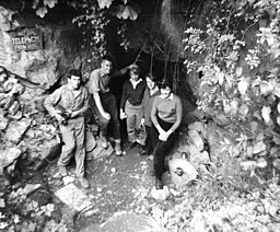 ورودی غار پیت بیکر در سال 1961.jpg