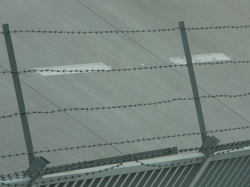 File:Barrier with barbed wire 2 - Okecie.JPG