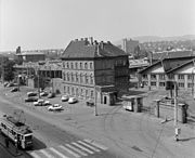 A kocsiszín mellett 1945-1990 között működött a Füzesi Árpád Főműhely. (A kép jobb oldalán.)[1]