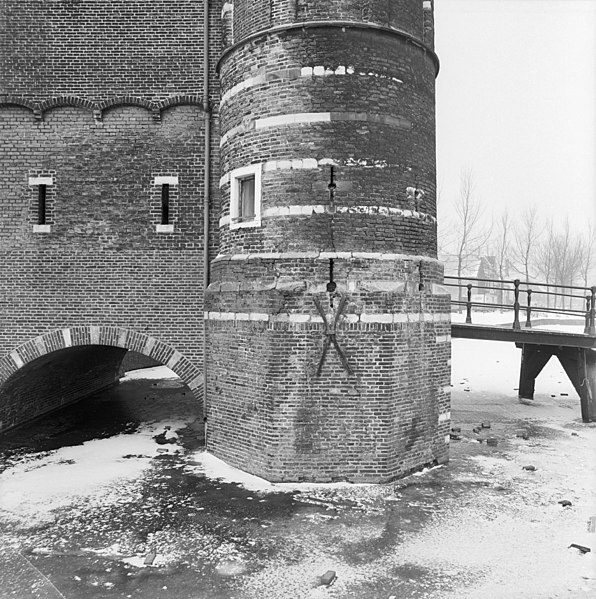 File:Basement zuidelijke veldtoren - Haarlem - 20095902 - RCE.jpg