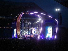 Robbie Williams performing during the Close Encounters Tour at the Olympiastadion in Berlin, Germany on July 27, 2006 Berlin27DSC03669.JPG