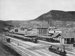 Weinstraße Hauptbahnhof Neustadt: Lage, Geschichte, Bauwerke