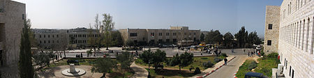 جامعة بيرزيت، في محافظة رام الله - واحدة من الجامعات المميَزة في الشرق الأوسط حاليا.[89]