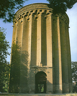 투으룰 탑. 12세기, 투으룰을 위해 지어진 탑이다. 지금의 테헤란 남쪽에 존재