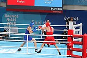 Deutsch: Boxen bei den Olympischen Jugendspielen 2018 Tag 12, 18. Oktober 2018 - Kampf um Bronze im Leichten Schwergewicht Jungen – Karol Itauma (Großbritannien, blau) schlägt Ruslan Kolesnikov (Russland, rot) 4-1; Ringrichter ist Alejandro Barrientos (Kuba). English: Boxing at the 2018 Summer Youth Olympics on 18 October 2018 – Gold Medail Match light heavyweight Boys - Karol Itauma (Great Britain, blue) beats Ruslan Kolesnikov (Russia, red) 4-1; Referee is Alejandro Barrientos (Cuba). Español: Boxeo en los Juegos Olímpicos Juveniles de Verano de 2018 en 18 de octubre de 2018 - Medalla de oro de los hombres de peso pesado ligero: Karol Itauma (Gran Bretaña, azul) vence a Ruslan Kolesnikov (Rusia, rojo) 4-1; El árbitro es Alejandro Barrientos (Cuba).