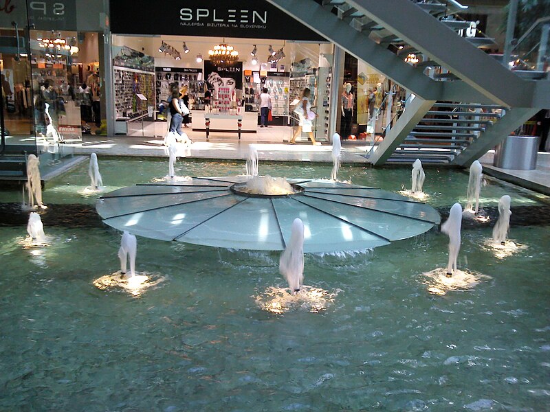 File:Bratislava Aupark indoor fountain ON LQ.jpg