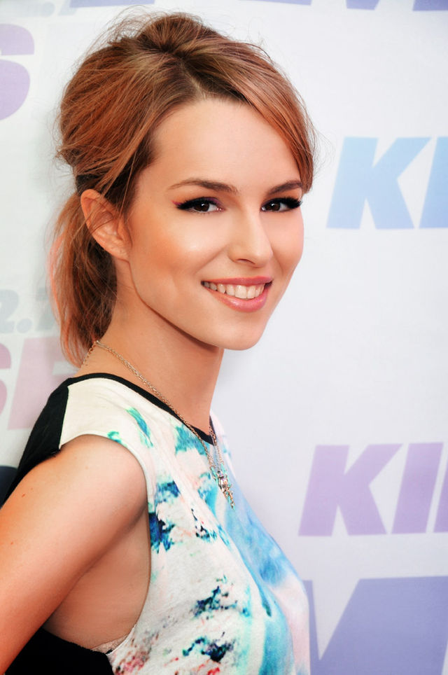 640px x 964px - Bridgit Mendler - Wikipedia, la enciclopedia libre