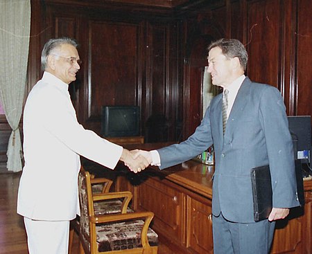 British High Commissioner Sir Michael Arthur calls on the Union Home Minister Shri Shivraj Patil in New Delhi on June 9, 2004.jpg