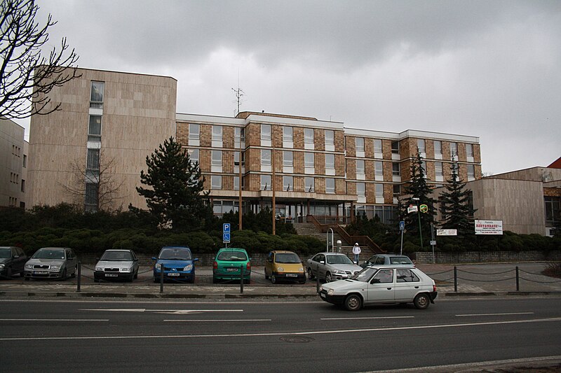 File:Building Forum with ZUŠ and dance halls in Třebíč, Třebíč District.jpg