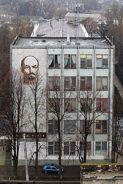 File:Building Raut Lenin.jpg