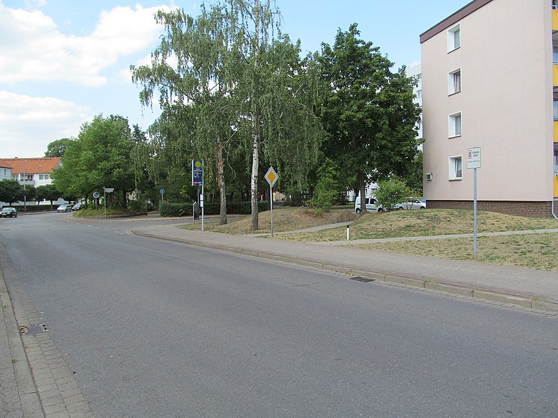 File:Bushaltestelle Beethovenstraße, 1, Seelze, Region Hannover.jpg