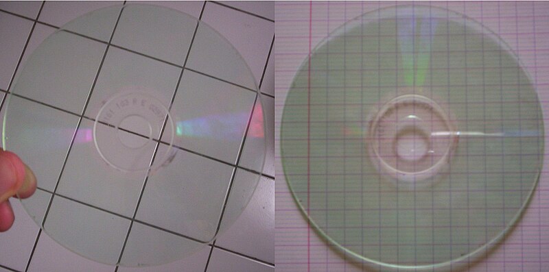 File:CD sans couche de metal.jpg