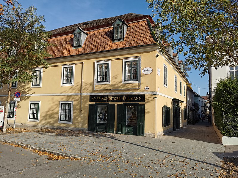 File:Cafe Konditorei Ullmann - Baden, Schlossergässchen.jpg