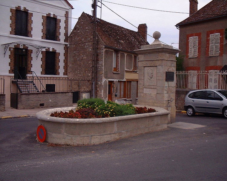 File:Camus Monument in Villeblevin France 17-august-2003.1.JPG