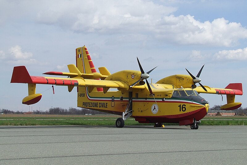 File:Canadair 16 IT.jpg