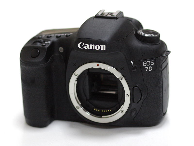 File:Canon EOS 7D front 06.jpg