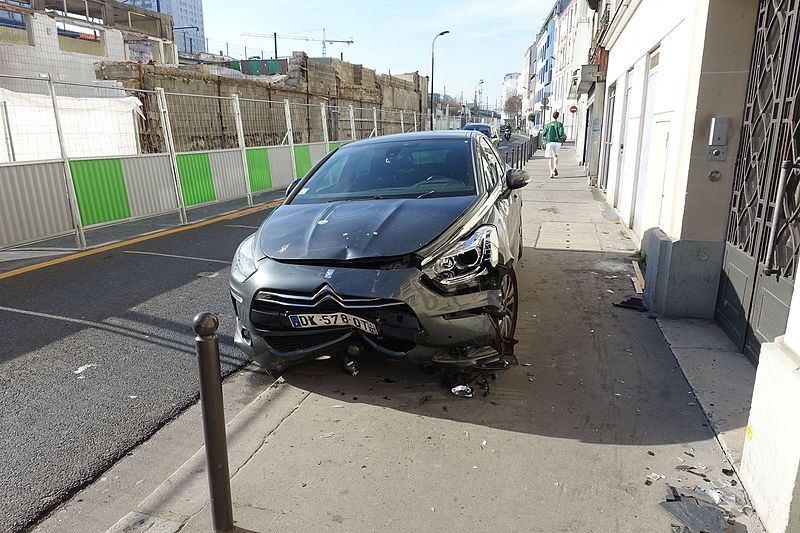 File:Car crash @ Paris (33470500176).jpg