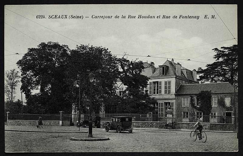 File:Carte postale - Sceaux - Carrefour de la Rue Houdan et Rue de Fontenay.jpg