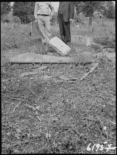 File:Caskets at Old Harrison Cemetery - NARA - 280662.tif