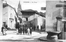 Cessieu, la place en 1925, p 36 de L'Isère les 533 communes - cliché V Glatier, Cessieu.tif