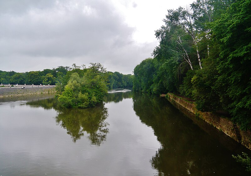 File:Chenonceaux Blick vom Château de Chenonceau auf den Cher 2.jpg