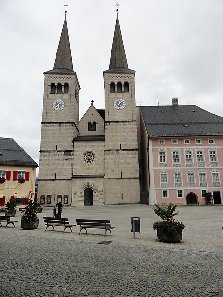 File:Church of Saint Peter - panoramio.jpg