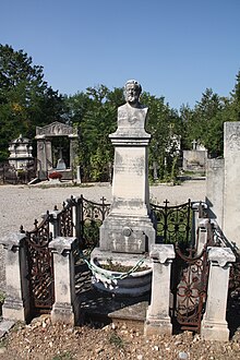 Loyassen hautausmaa - Jean-Joseph Emile Létiévantin hauta.jpg