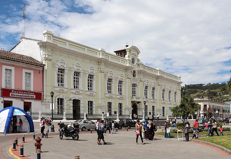 File:City hall of Otavalo 01.jpg