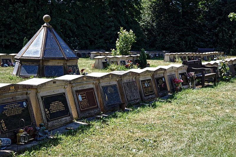 File:City of London Cemetery modern headstone gravestones North Boundary Road 3 warmer darker.jpg