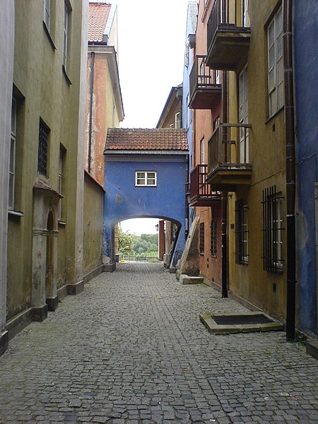 File:Colourful Warsaw backstreet - panoramio.jpg