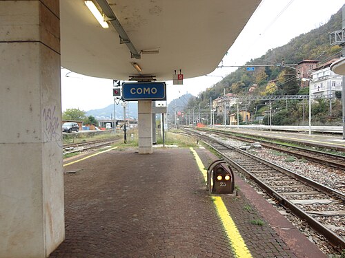 Como Railway Station