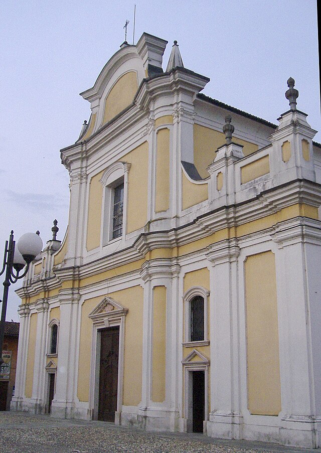 A igreja paroquial.