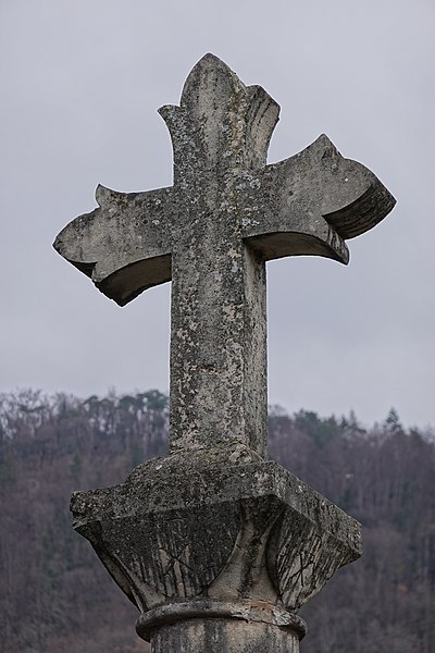 File:Croix @ Menthon-Saint-Bernard (50934715123).jpg