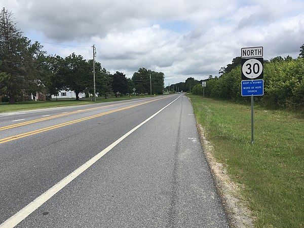 DE 30 northbound past US 9/DE 404 in Gravel Hill