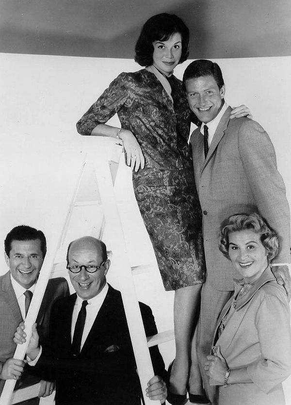 Morey Amsterdam, Richard Deacon, Mary Tyler Moore, Dick Van Dyke, and Rose Marie