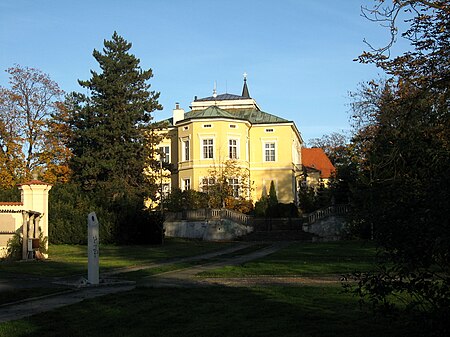 Dolní Počernice, zámek