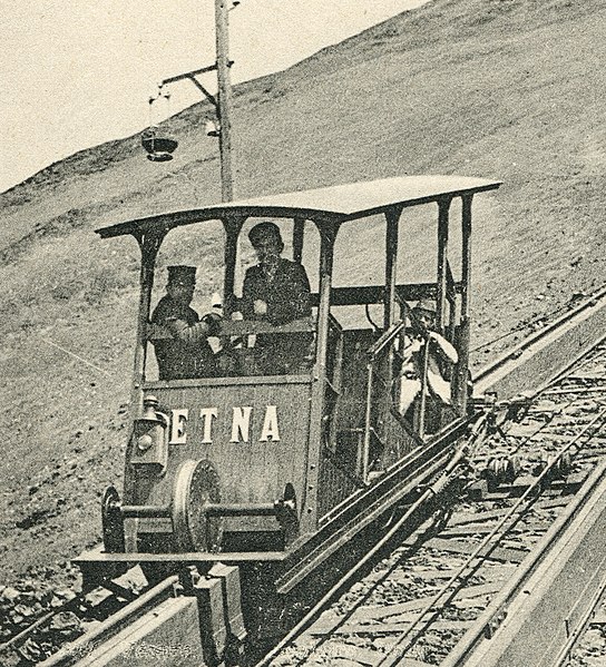 File:Drahtseilbahn auf den Vesuv, Wagen Etna.jpg