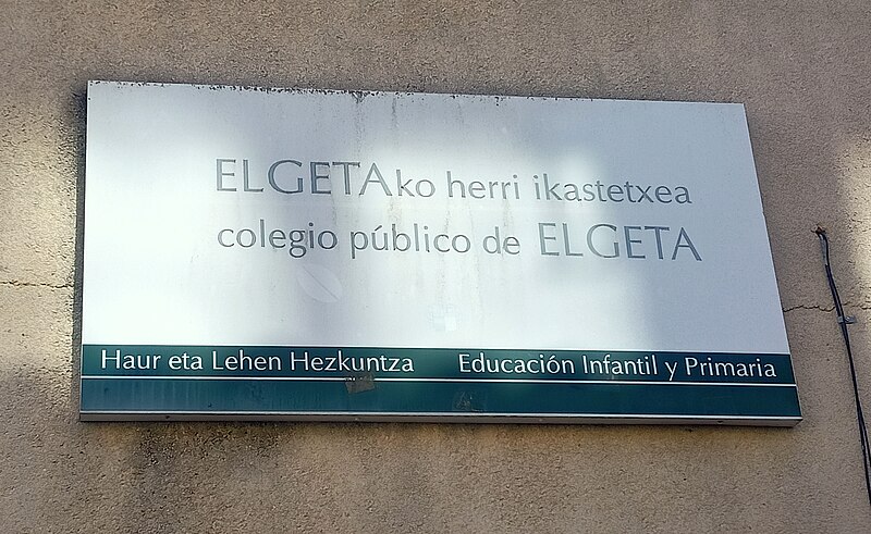 File:Elgeta Herri ikastetxea.jpg