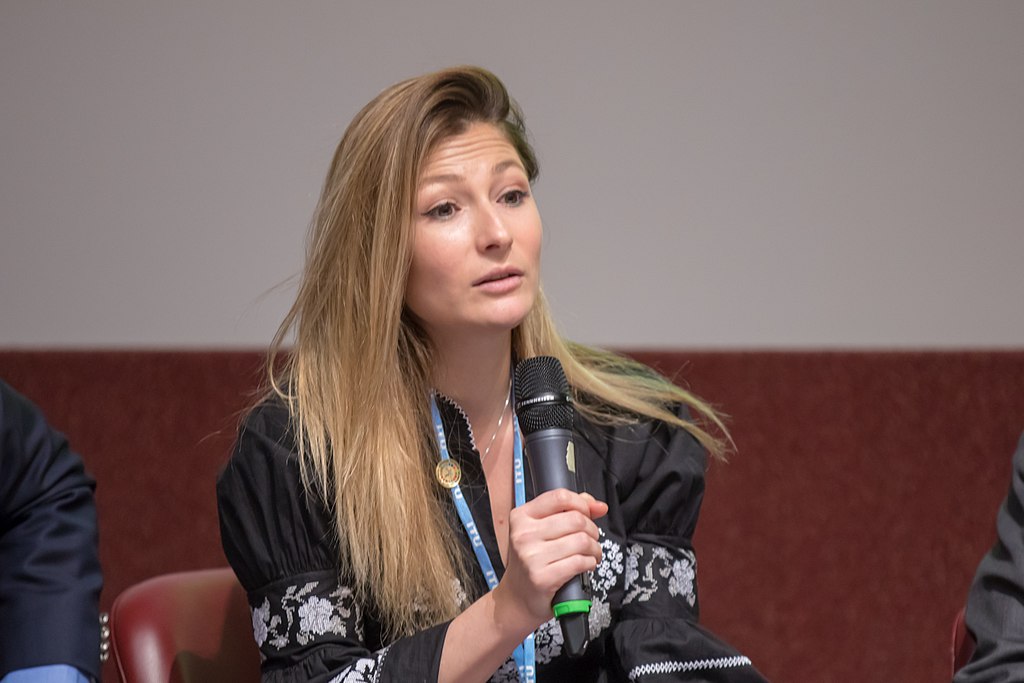  Emine Dzhaparova beim WSIS Forum 2018 | ITU Pictures (Own work) [CC BY 2.0], via Wikimedia Commons