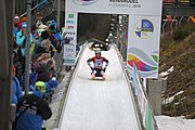 Deutsch: 2. und finaler Lauf der Juniorinnen bei den 33. FIL Juniorenweltmeisterschaften 2018 in Altenberg/Erzgebirge am 1. Februar 2018 (Namen der Abgebildeten in den Kategorien) English: 2nd and final run female juniors at the 2018 33th FIL Junior World Championships at Februar 1st alt Altenberg, Germany (names in categories)