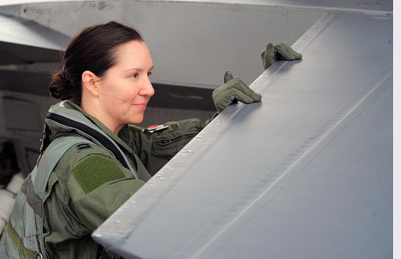 File:Female fighter pilots 110320-F-OW876-038.jpg
